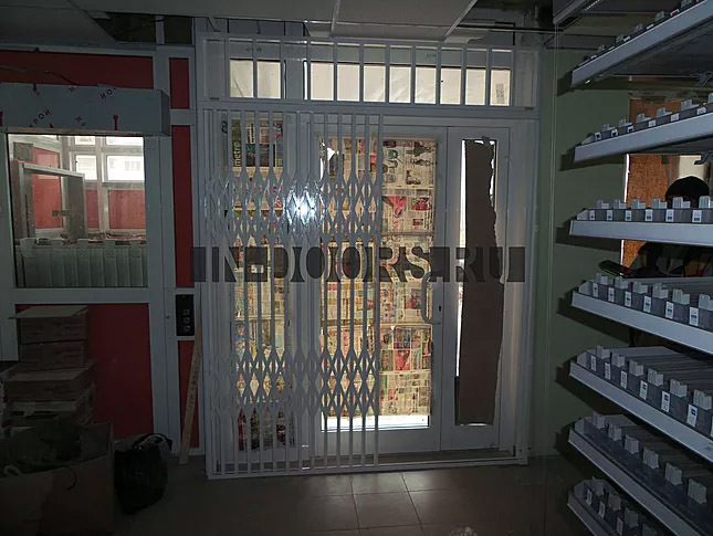Раздвижная решетка для двери магазина крепежа - метизов 2